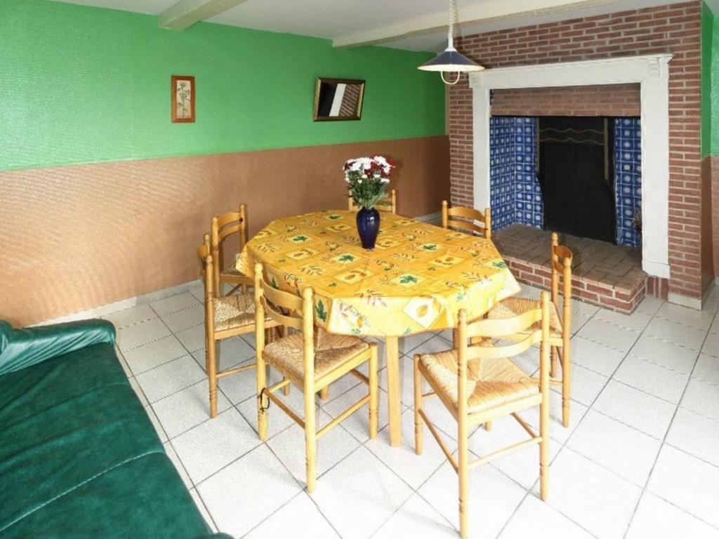 Holiday home Gites Aux Oiseaux Quesnoy-le-Montant